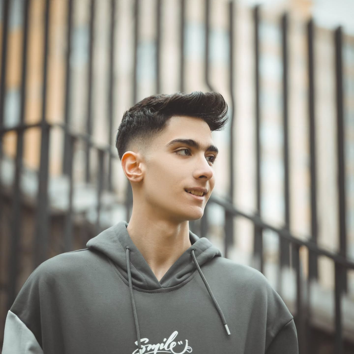 پویا آریاخواه چه کسی هست
