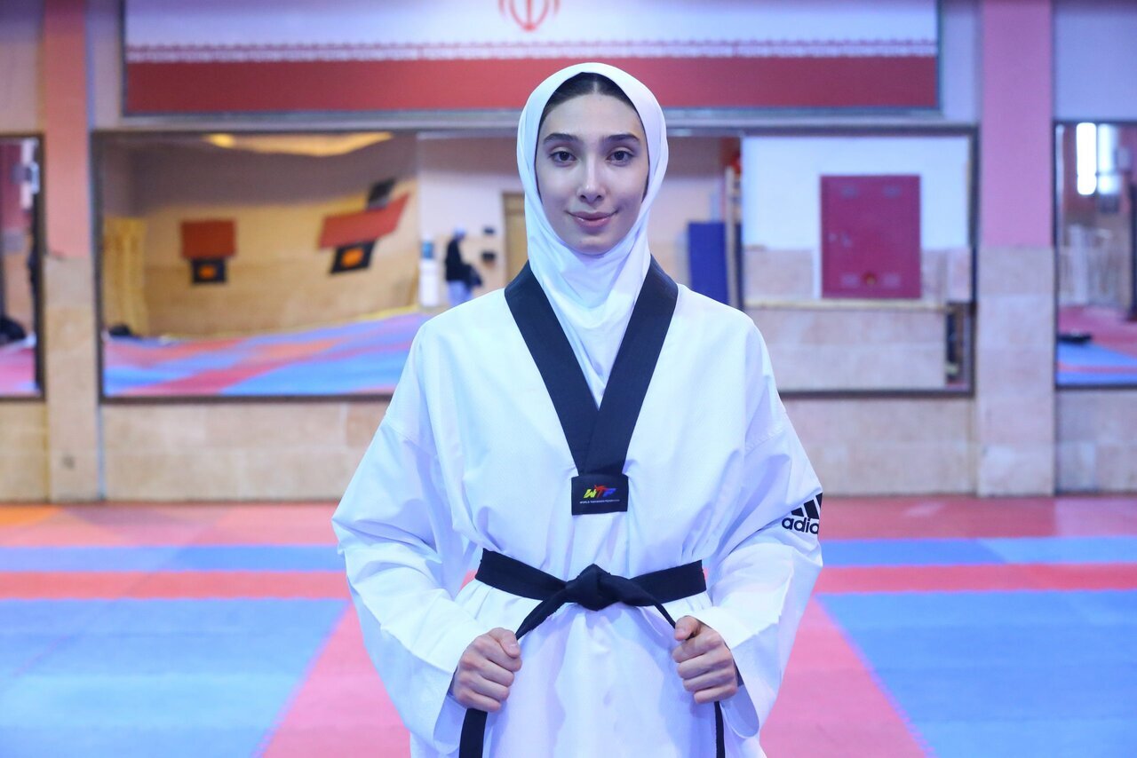 عکس پروفایل مبینا نعمت زاده