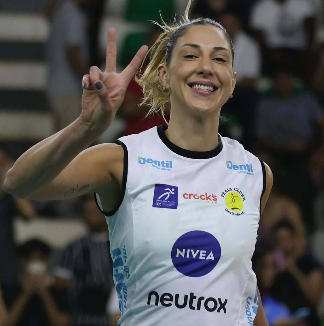 Carol Gattaz wallpaper