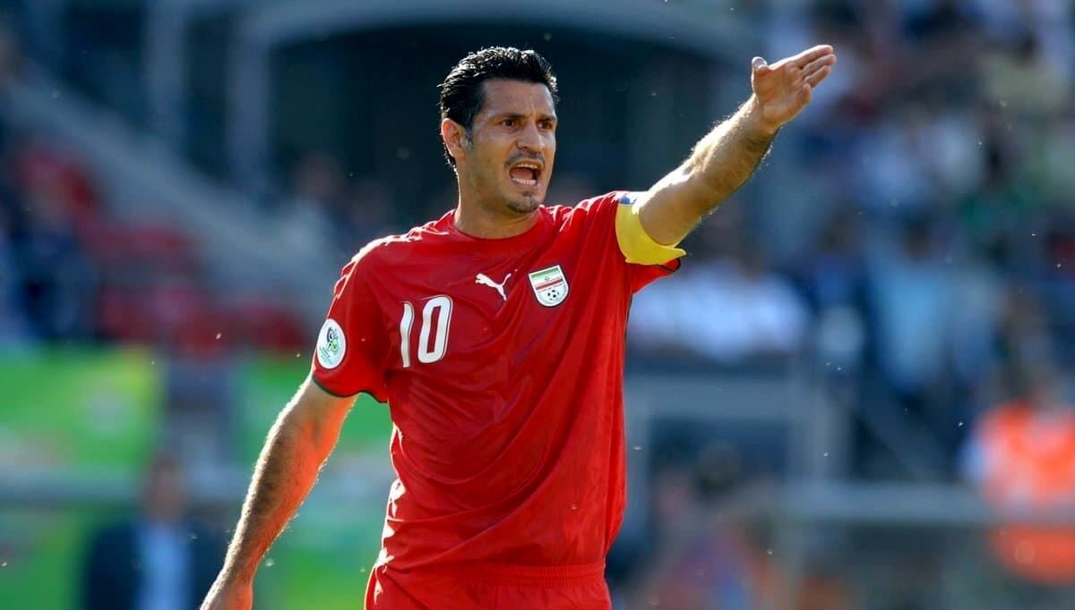 پیراهن علی دایی از زمین فوتبال تا کار خیر پیراهن علی دایی از زمین فوتبال تا کار خیر