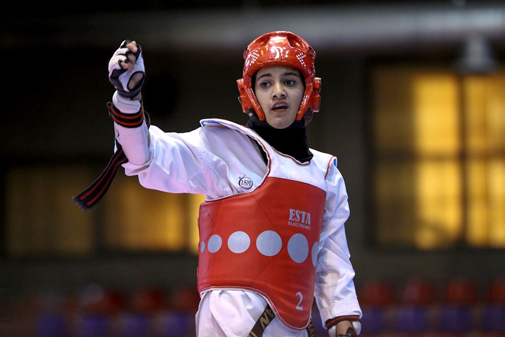 بازداشت تکواندوکار زن به دلیل حرکات نمایشی بازداشت تکواندوکار زن به دلیل حرکات نمایشی