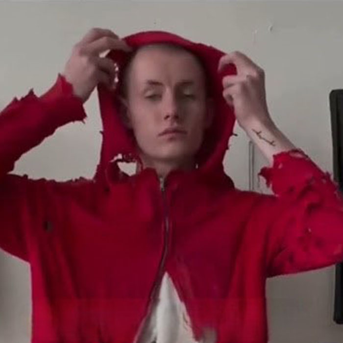 ژاکت پارهپاره بالنسیاگا در ۲۴ ساعت فروخته شد ژاکت پارهپاره بالنسیاگا در ۲۴ ساعت فروخته شد