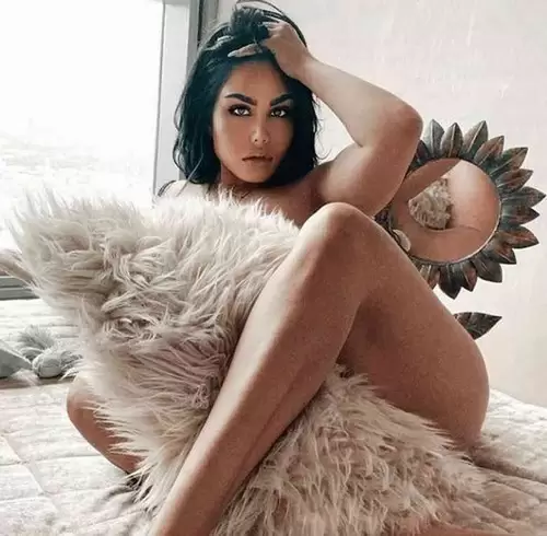 کون مینا نامداری